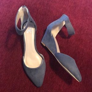 NEW Journee Collection Kova Wedge Pump Grey Size 8
